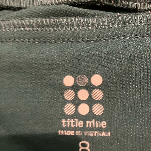 Title Nine Clamber Hiking Shorts size 8 - Picture 2 of 3